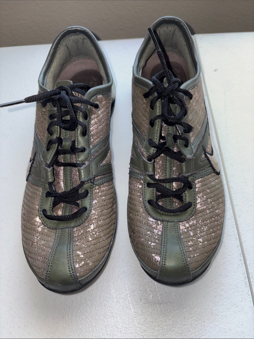 Nike Shox O’Vida Sneakers, size 10